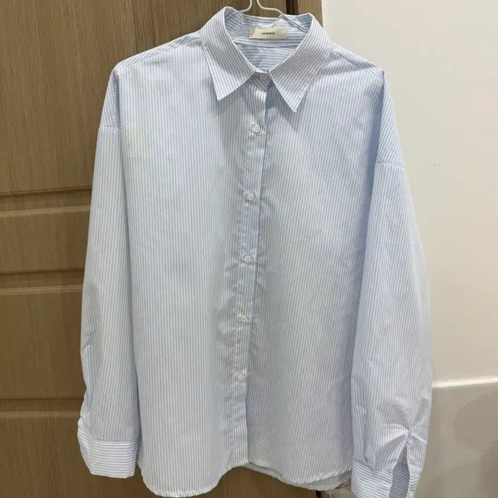 [BUNJANG] Ondemin Stripe Shirt / 온드민 스트라이프 셔츠 / 여자 봄 셔츠