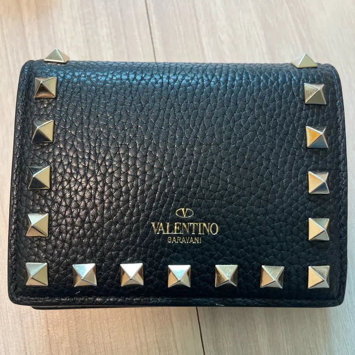 [BUNJANG] Valentino Garavani Rockstud Leather Bi-Fold Wallet / 발렌티노 가죽 중지갑