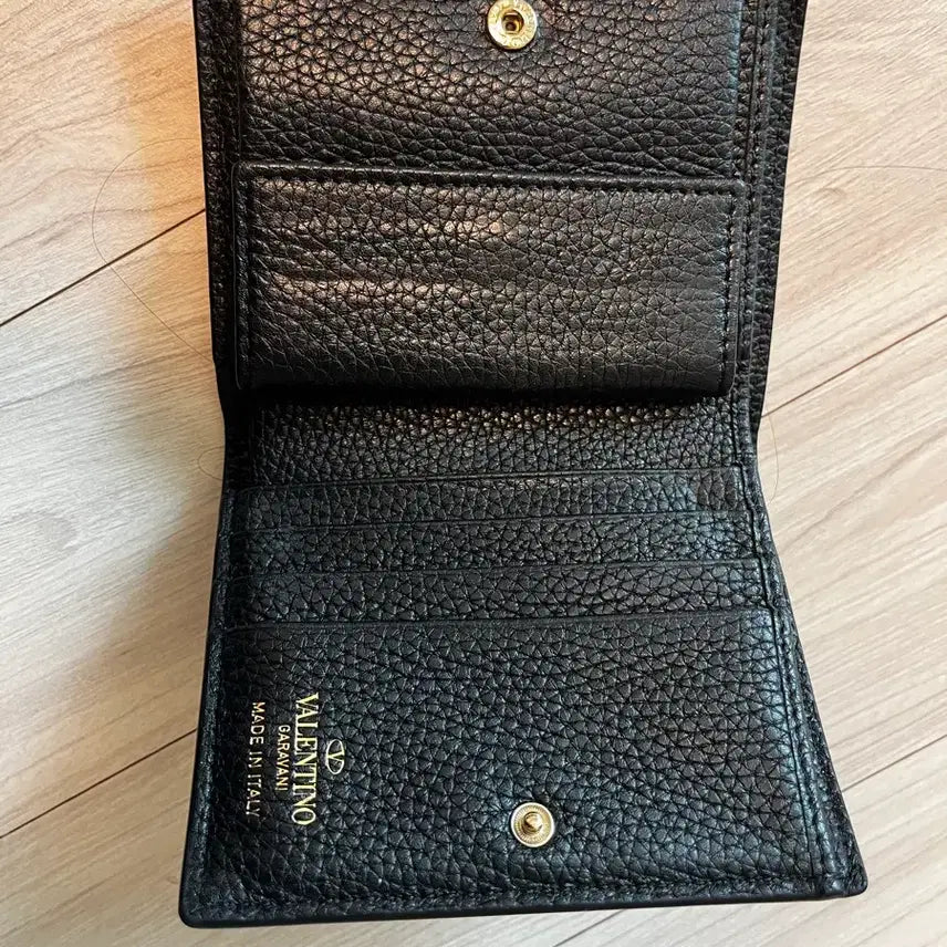 [BUNJANG] Valentino Garavani Rockstud Leather Bi-Fold Wallet / 발렌티노 가죽 중지갑
