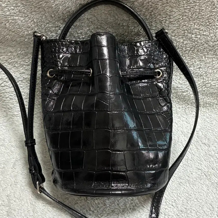 [SOLD OUT] (정품)발렌시아가 크로커 버킷백 블랙 638342