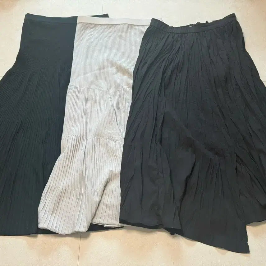[BUNJANG] The Cashmere Pleated Long Skirt / 한섬 더캐시미어 니트 플리츠 롱 스커트 블랙/실버/딥그린