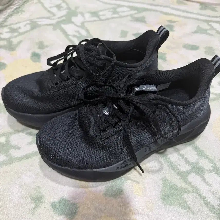[SOLD OUT] 아식스 노바블라스트 노블5 블랙 235 / 러닝화