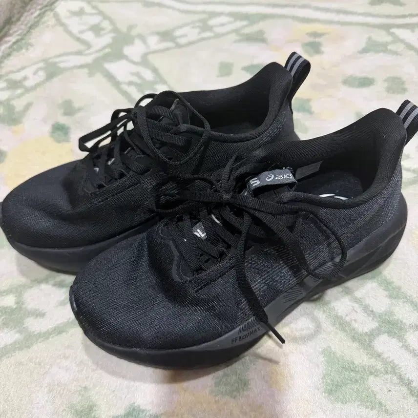 [SOLD OUT] 아식스 노바블라스트 노블5 블랙 235 / 러닝화