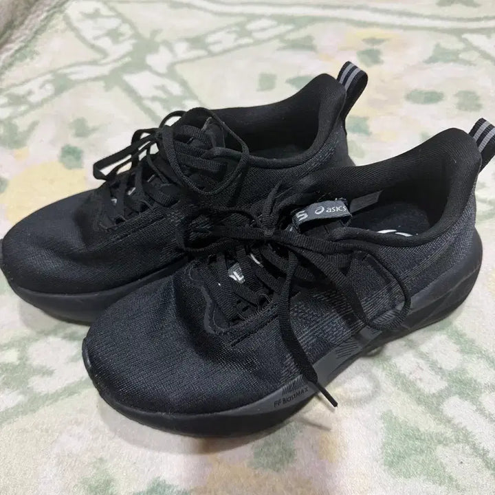 [SOLD OUT] 아식스 노바블라스트 노블5 블랙 235 / 러닝화