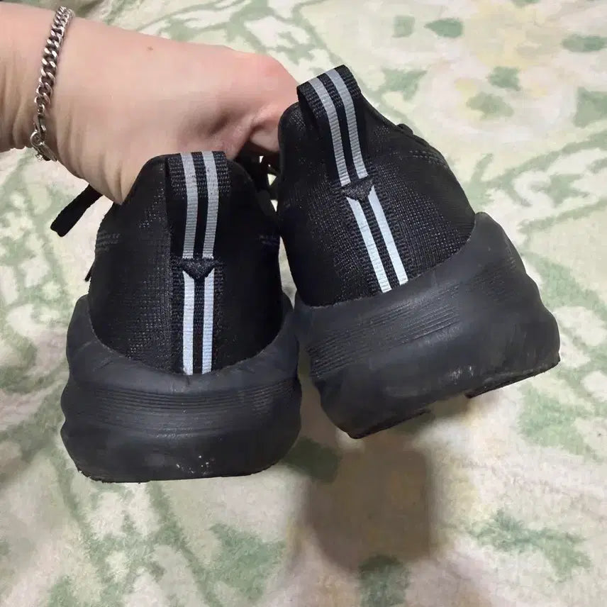 [SOLD OUT] 아식스 노바블라스트 노블5 블랙 235 / 러닝화