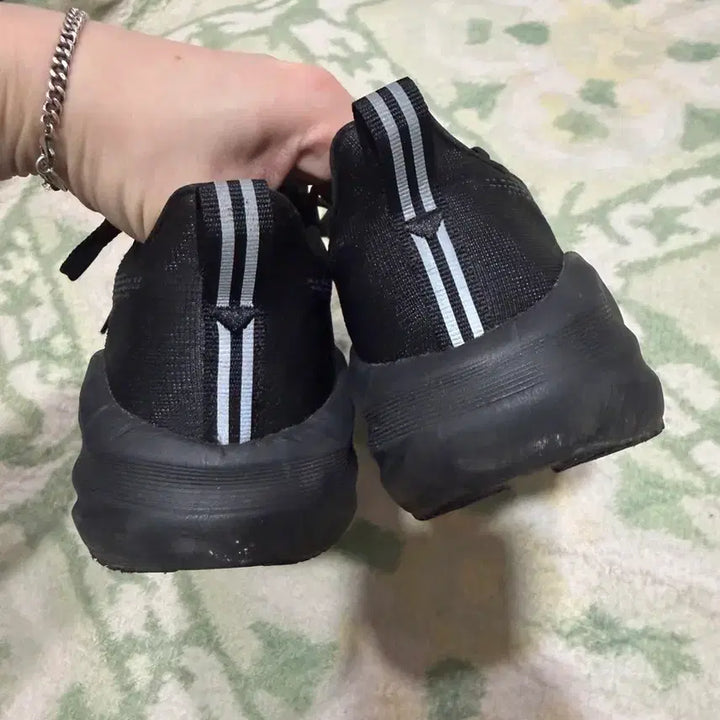 [SOLD OUT] 아식스 노바블라스트 노블5 블랙 235 / 러닝화