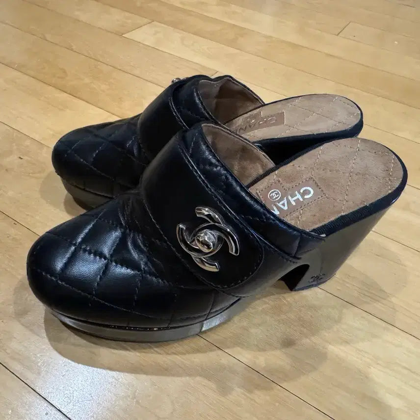 [BUNJANG] Chanel Quilted Mule Slippers Black Size 36 / 샤넬 블랙 퀄팅 슬리퍼