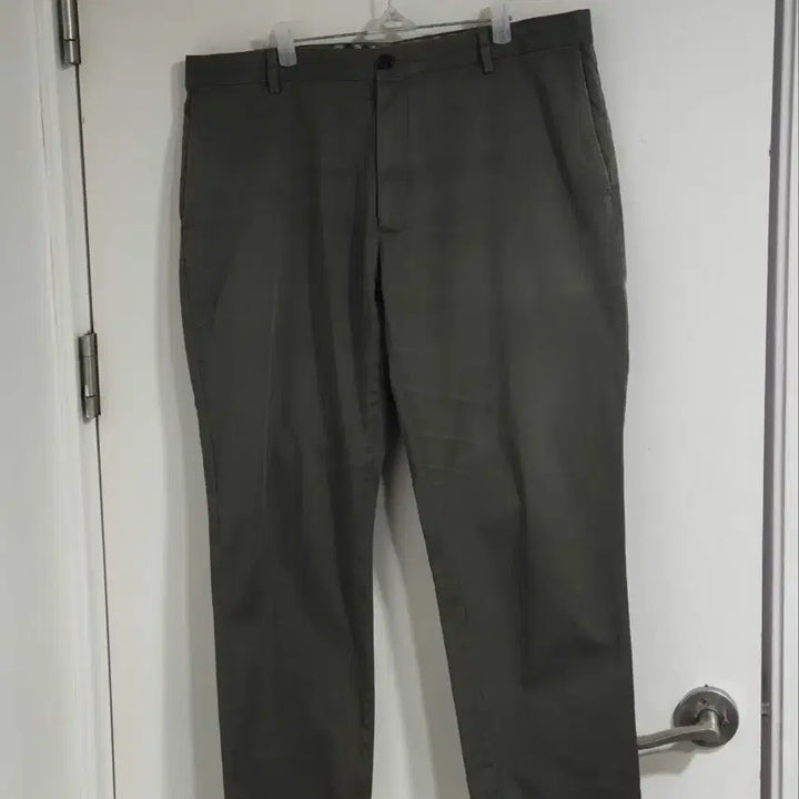 [BUNJANG] Burberry Cotton Pants Khaki Size 37 / 37 버버리 면바지 카키