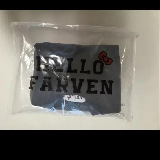 [BUNJANG] Parfage Hello Kitty Sweatshirt Black / 파르벵 헬로키티 맨투맨 티셔츠 블랙
