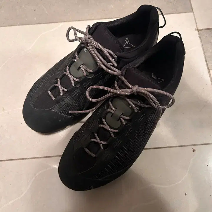 [BUNJANG] ROA Hida Low Black Hiking Shoes (Size 43/280) / ROA 로아하이킹 히다 로우 블랙 43(280)사이즈 판매