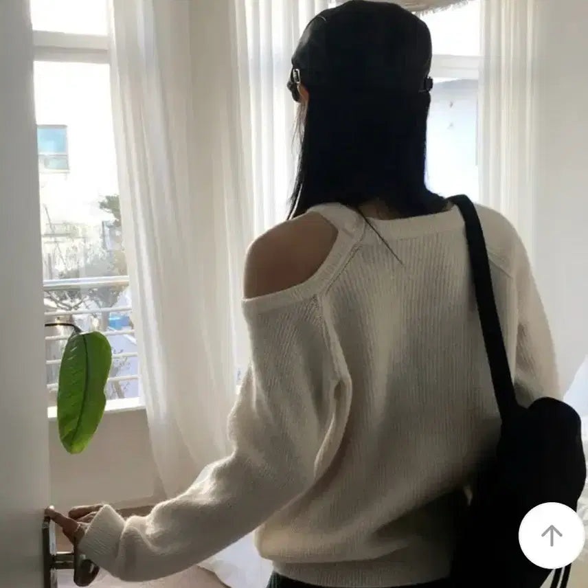 [BUNJANG] WonderWonder Shoulder Cutout Knit Top / 에이블리 원더원더 어깨 트임 니트