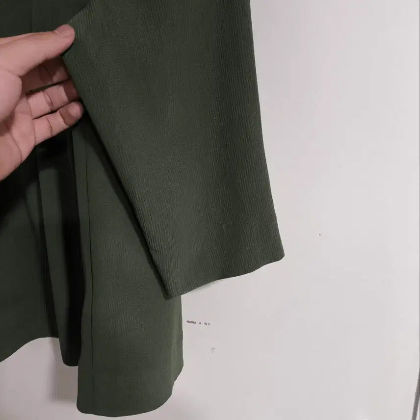 [BUNJANG] COS Pleated Detail Knit T-Shirt Khaki / 55 COS 코스 카키 주름 디테일 니트 티셔츠