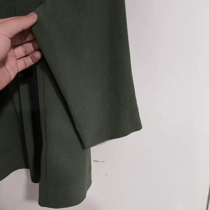 [BUNJANG] COS Pleated Detail Knit T-Shirt Khaki / 55 COS 코스 카키 주름 디테일 니트 티셔츠