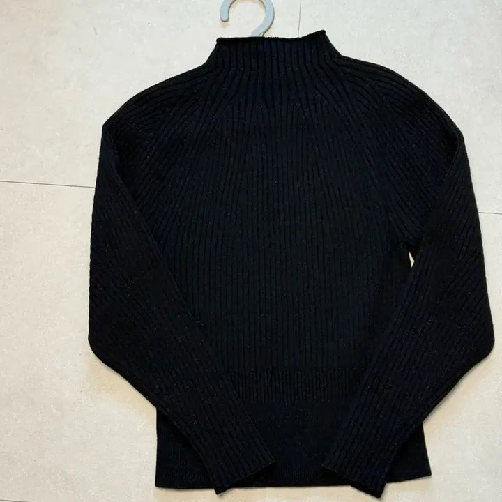 [BUNJANG] MINE Black Pearl Ribbed Knit Long Sleeve Turtleneck / 한섬 마인 MINE 블랙 펄 골지 니트 긴팔 반목 폴라 니트