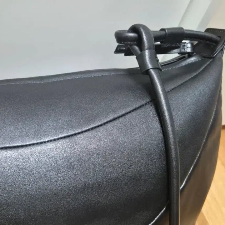 [BUNJANG] Archivépke Large Fling Bag Deep Sleep Black / 새제품 아카이브앱크 라지 플링백 (딥슬립 블랙컬러)