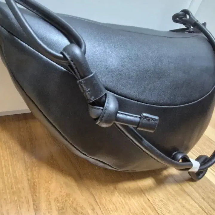 [BUNJANG] Archivépke Large Fling Bag Deep Sleep Black / 새제품 아카이브앱크 라지 플링백 (딥슬립 블랙컬러)