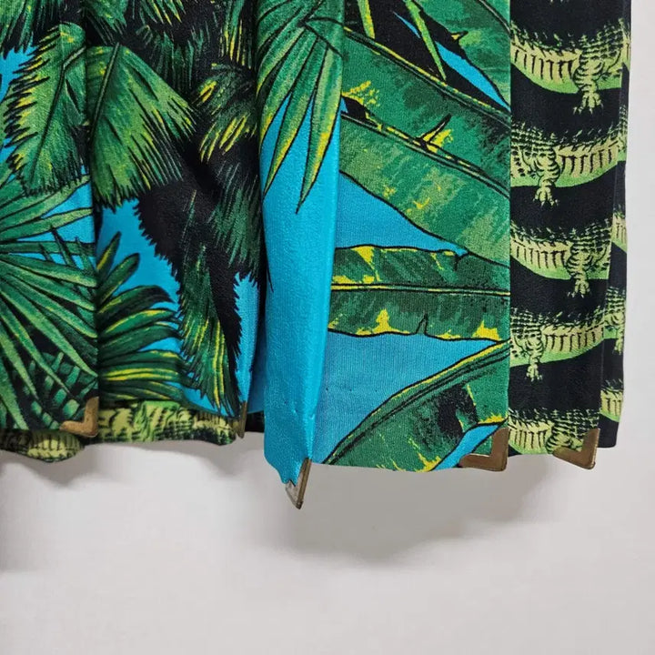 [BUNJANG] H&amp;M Versace Crocodile Flare Skirt M / H&amp;M 베르사체 크로커다일 플레어 스커트 M