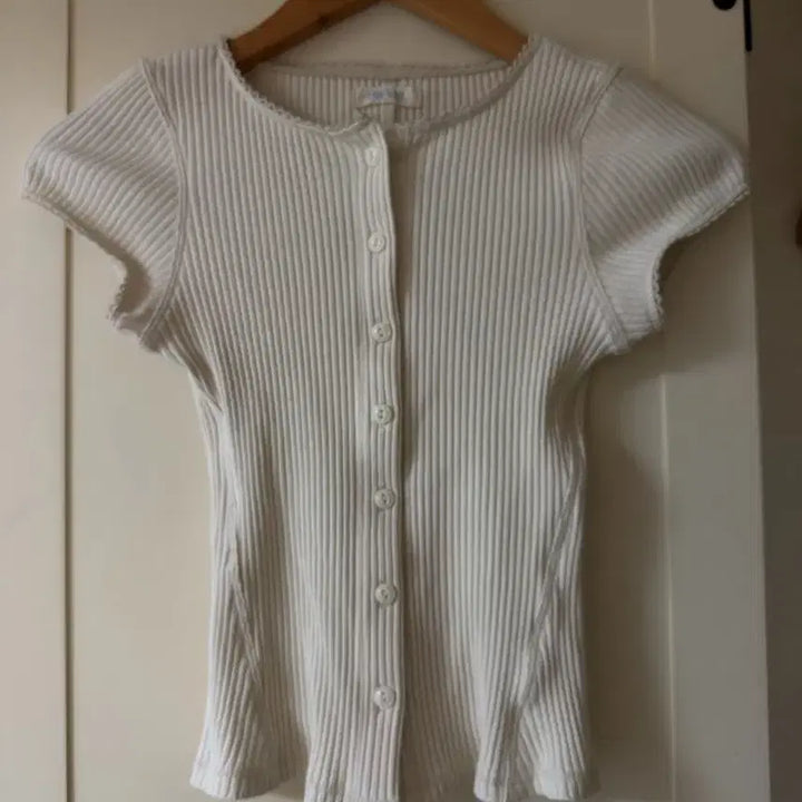 [BUNJANG] Prevail Ribbed T-Shirt with Button Detail / 프리베일 티셔츠