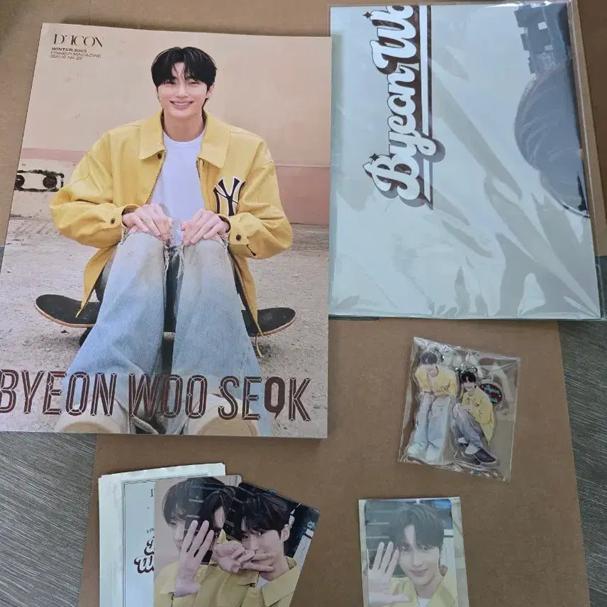 [BUNJANG] Byeon Woo Seok Dicon Vol. 23 Photobook B-Type Set (Photocards, Acrylic Keyring, Poster) / 변우석 디아이콘 B타입 화보집 / 포카 포토카드 키링 포스터