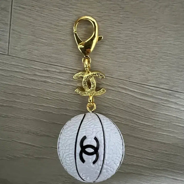[BUNJANG] Chanel Basketball Keychain Gold / 농구공 키링 골드