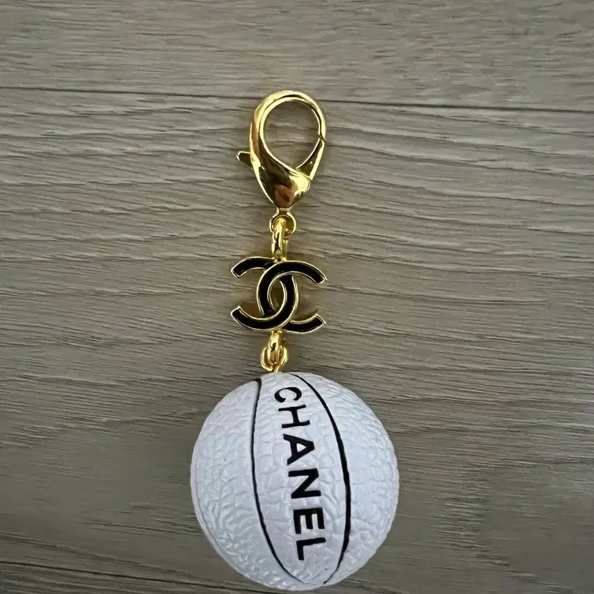 [BUNJANG] Chanel Basketball Keychain Gold / 농구공 키링 골드
