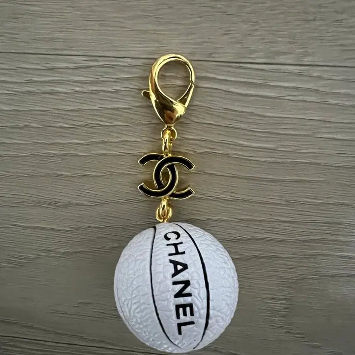 [BUNJANG] Chanel Basketball Keychain Gold / 농구공 키링 골드
