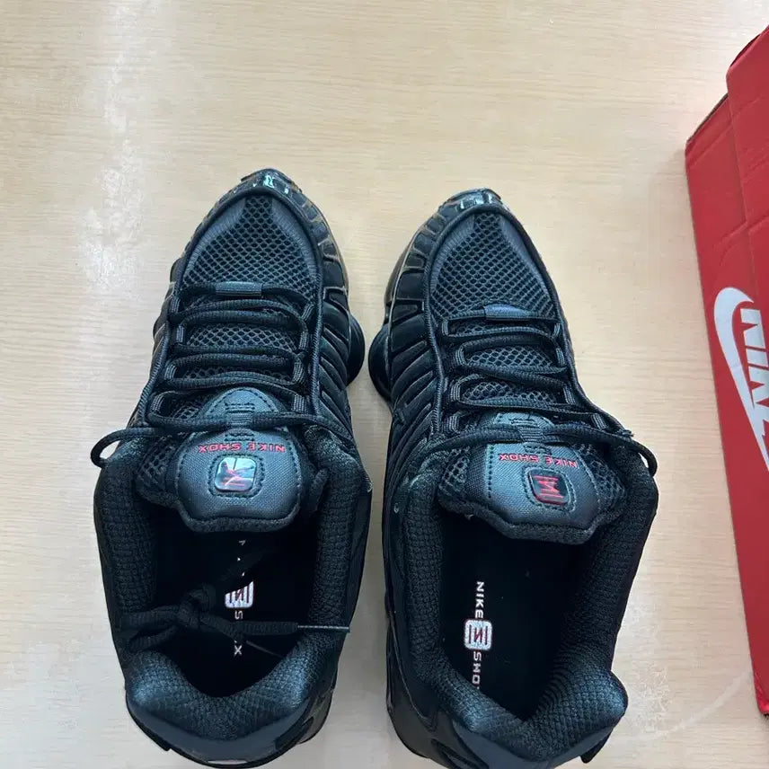 [BUNJANG] Nike Shox TL Black &amp; Max Orange Sneakers (260) / (새상품) 260 나이키 샥스 TL 블랙 앤 맥스 오렌지