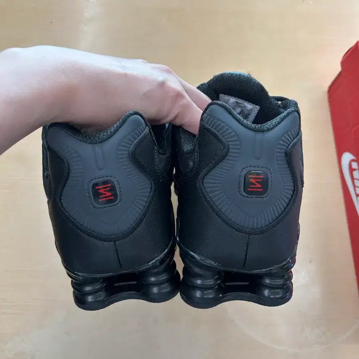 [BUNJANG] Nike Shox TL Black &amp; Max Orange Sneakers (260) / (새상품) 260 나이키 샥스 TL 블랙 앤 맥스 오렌지