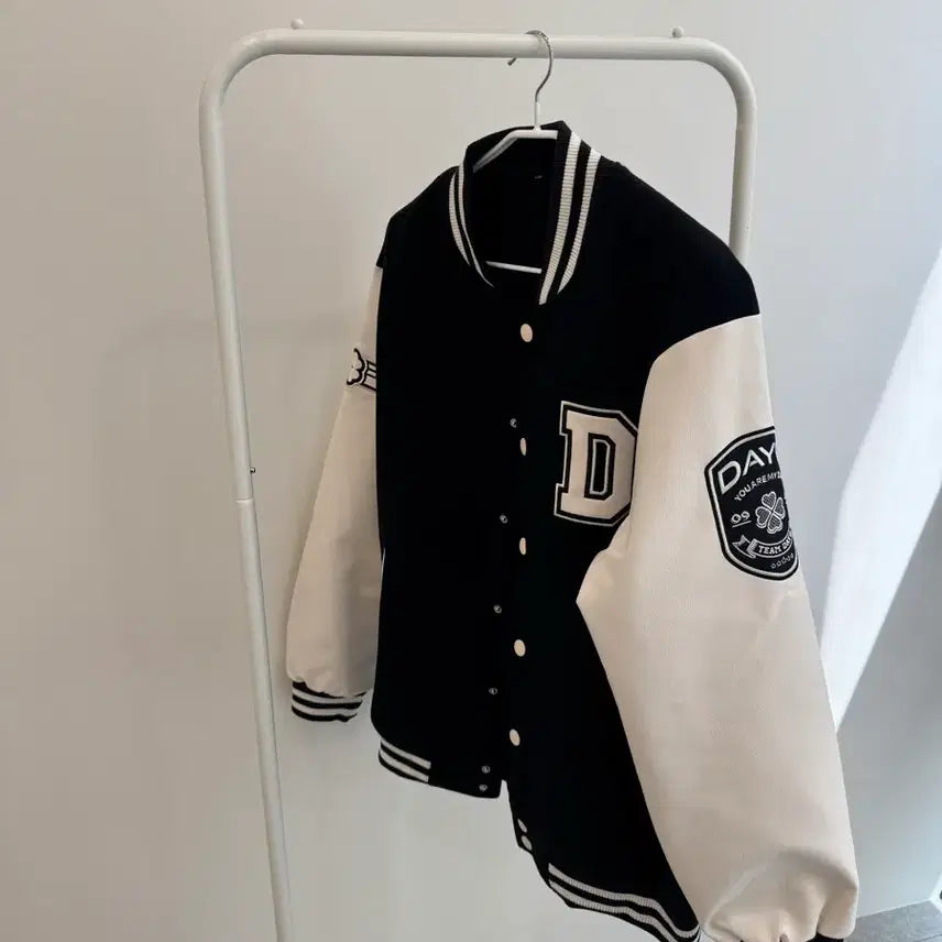 [SOLD OUT] 데이식스 바시티 자켓