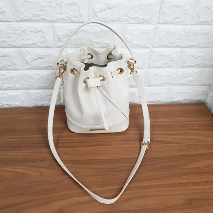 [BUNJANG] Carlyn Leather Bucket Tote &amp; Crossbody Bag / 칼린 버킷백 토트백 &amp;크로스백