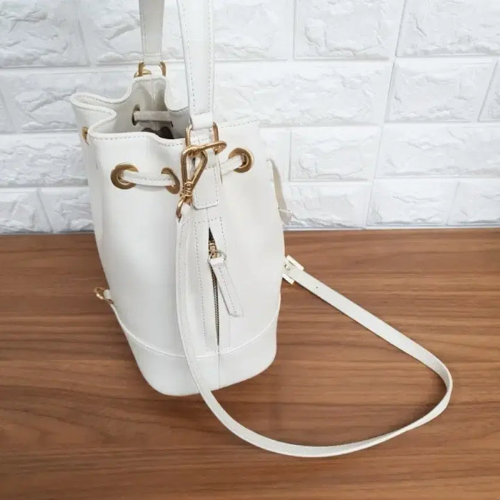[BUNJANG] Carlyn Leather Bucket Tote &amp; Crossbody Bag / 칼린 버킷백 토트백 &amp;크로스백