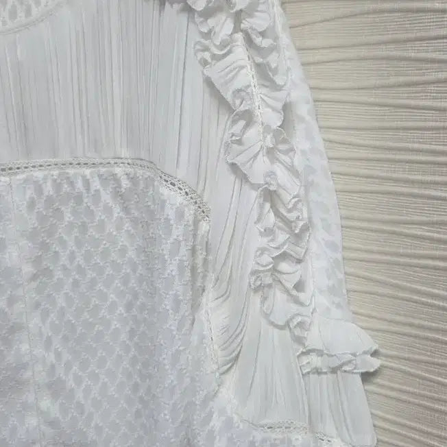 [BUNJANG] System White Frill Detail Blouse / 한섬 시스템 블라우스