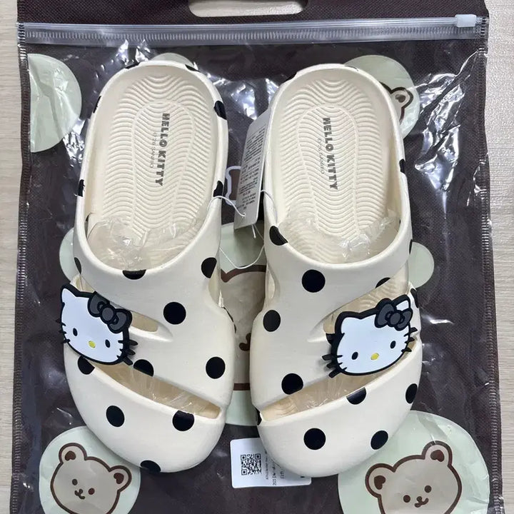 [BUNJANG] Sanrio Hello Kitty Polka Dot Sandals Slippers (Size 230-235) / 산리오 아이보리 헬로키티 땡땡이 샌들 슬리퍼 230~235 새상품