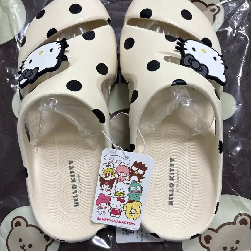 [BUNJANG] Sanrio Hello Kitty Polka Dot Sandals Slippers (Size 230-235) / 산리오 아이보리 헬로키티 땡땡이 샌들 슬리퍼 230~235 새상품