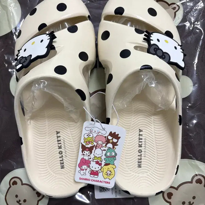 [BUNJANG] Sanrio Hello Kitty Polka Dot Sandals Slippers (Size 230-235) / 산리오 아이보리 헬로키티 땡땡이 샌들 슬리퍼 230~235 새상품
