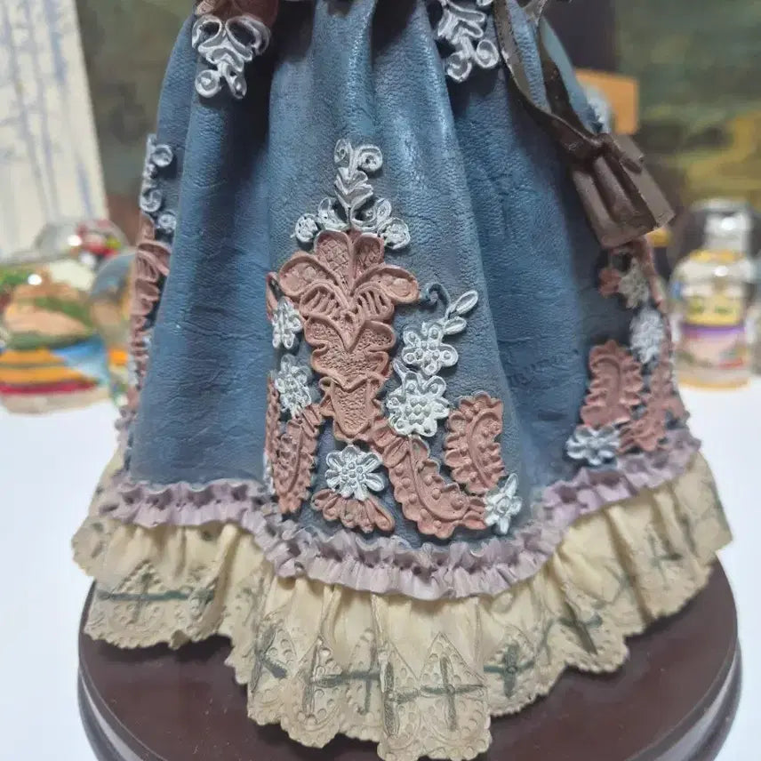 [BUNJANG] Antique Meerchi Lady Figurine Ornament / 앤틱 Meerchi 레이디 인형 장식품