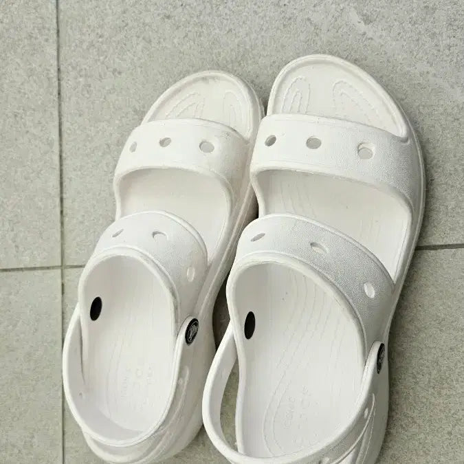 [BUNJANG] Crocs Sandals Size W8 (US) / 크록스 샌들 240
