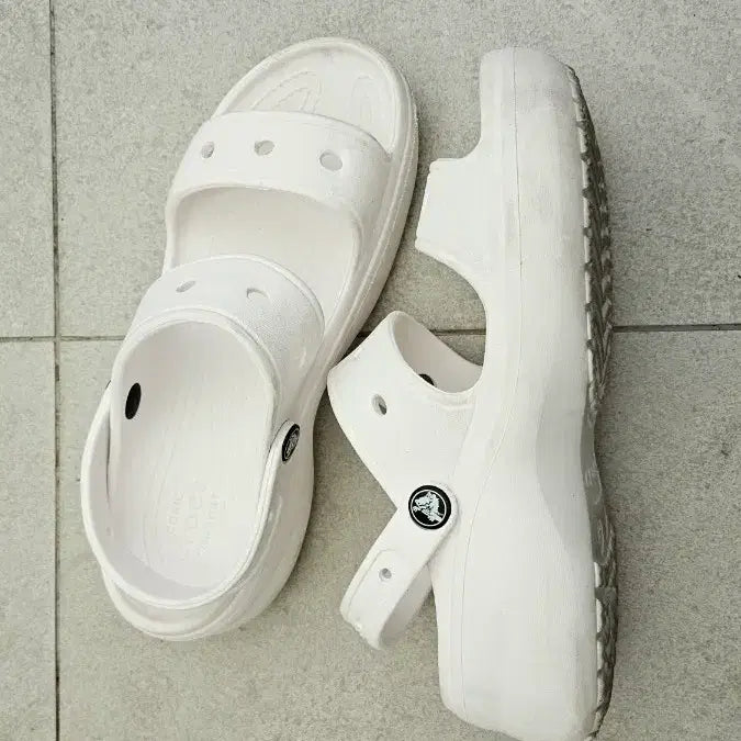 [BUNJANG] Crocs Sandals Size W8 (US) / 크록스 샌들 240