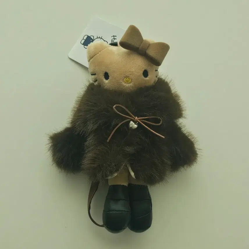 [SOLD OUT] 롱다리 헬로 키티 태닝 퍼코트 인형 키링