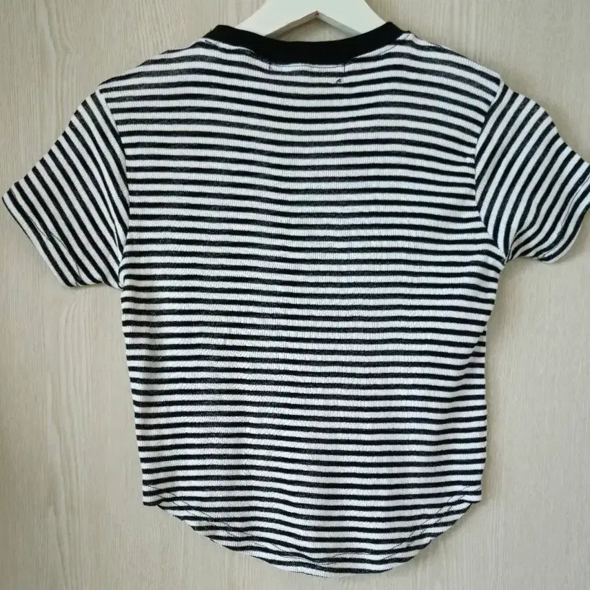 [SOLD OUT] 크롭 딱붙티 새상품
