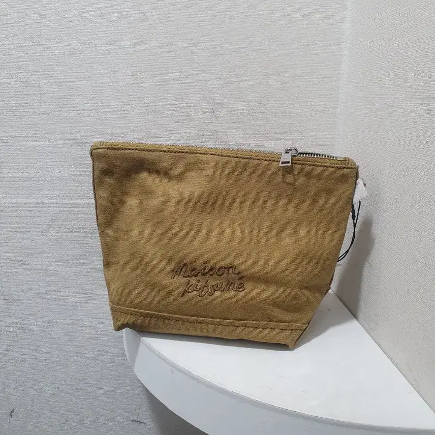 [BUNJANG] Maison Kitsuné Fox Head Pouch / 메종키츠네 폭스 헤드 파우치