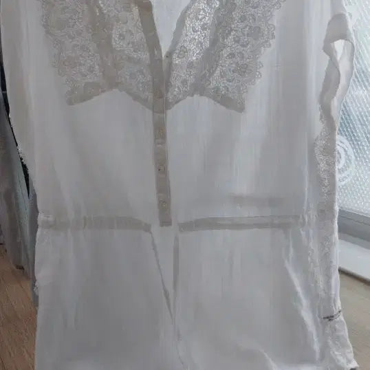 [BUNJANG] Thursday Island Lace Shirt Small / 써스데이아일랜드 레이스 셔츠