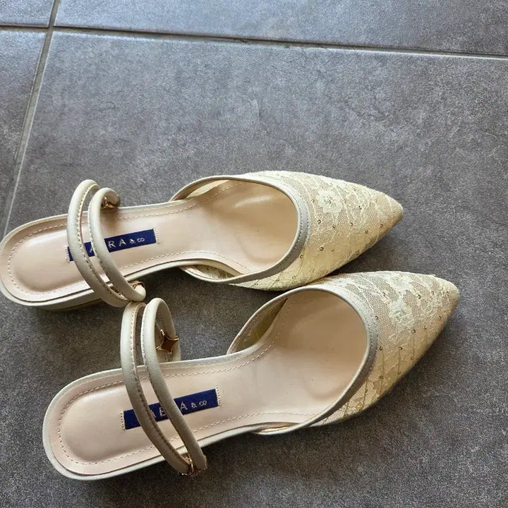 [BUNJANG] Sera Lace Embellished Stiletto Sandals (225) / 세라샌들225