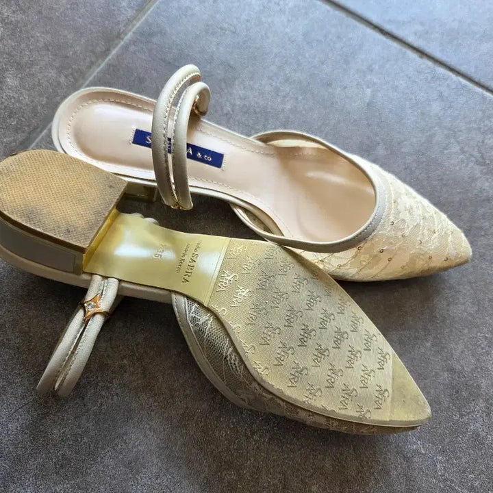 [BUNJANG] Sera Lace Embellished Stiletto Sandals (225) / 세라샌들225