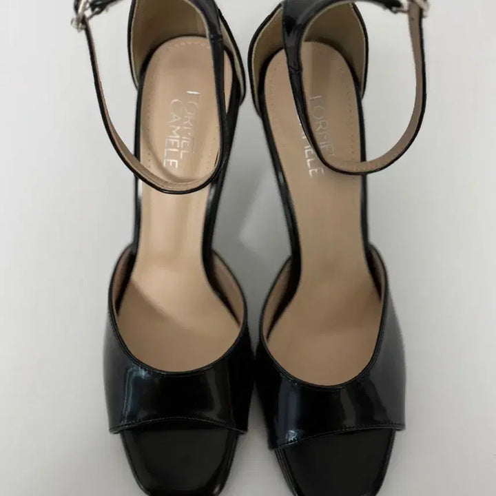 [BUNJANG] FORMEL CAMELE Black Enamel Strap Heeled Sandals 245 / FORMEL CAMELE 포멜 카멜레 블랙 샌들힐245