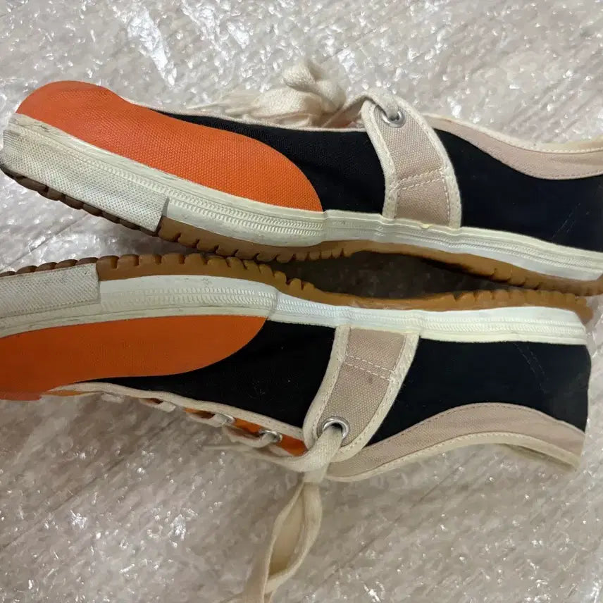 [BUNJANG] Eley Kishimoto Sneakers Size 235 / Eley Kishimoto 스니커즈 235