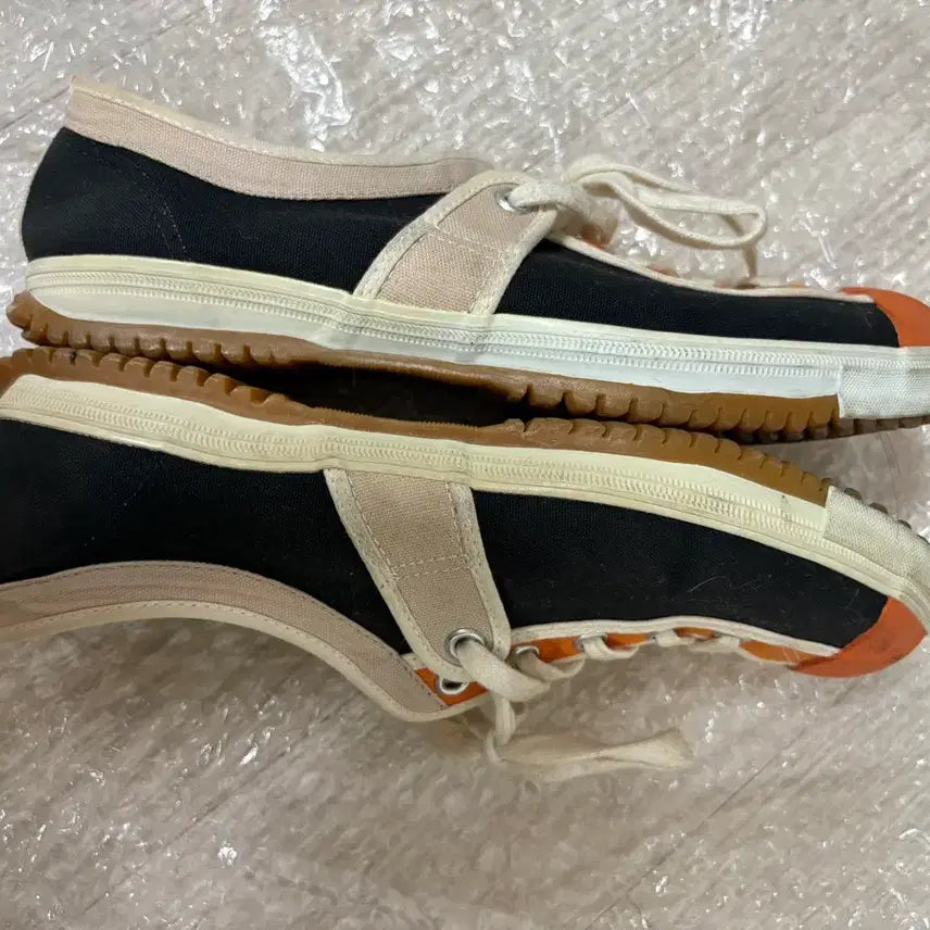[BUNJANG] Eley Kishimoto Sneakers Size 235 / Eley Kishimoto 스니커즈 235