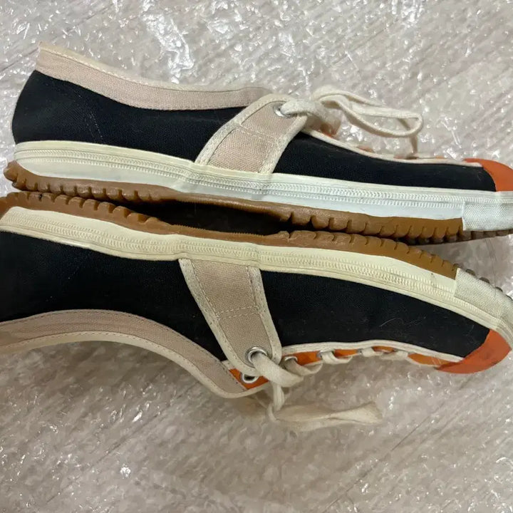 [BUNJANG] Eley Kishimoto Sneakers Size 235 / Eley Kishimoto 스니커즈 235