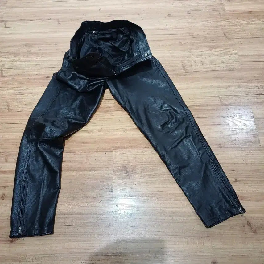 [BUNJANG] Black Leather Pants with Zipper Detail / 가죽바지