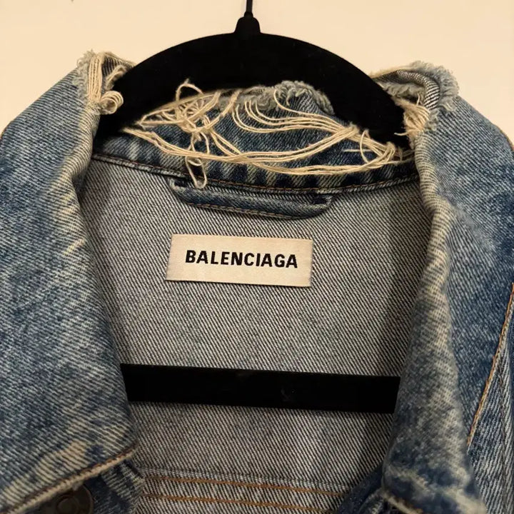 [BUNJANG] Balenciaga Logo Denim Jacket / 발렌시아가 로고 데님 자켓 34